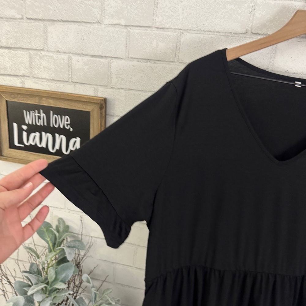 IN’VOLAND Women’s Plus Black Tiered Midi V-Neck Dress with Pockets - Picture 3 of 8
